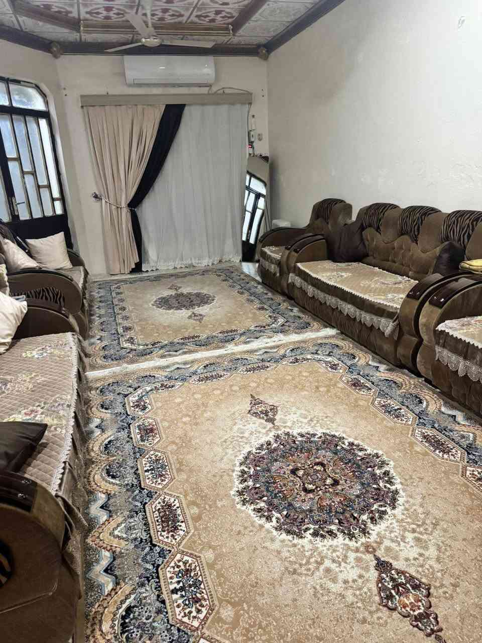 🏠 من المالك مباشرة.. منزل للبيع في أرقى مواقع حي الشهداء 🏠
بدون عمولة دلالية | تحويل مباشر من صاحب الملك
​هل تبحث عن منزل يجمع بين الموقع الاستراتيجي والهدوء التام؟ نوفر لك فرصة شراء مباشرة من المالك دون أي وسطاء، في قلب حي الشهداء.
​📍 الموقع والخدمات
​يقع المنزل في حي الشهداء (جهة حي المعلمين الجديد)، ويتميز بـ:
​موقع قريب: جداً من شارع 15 الرئيسي.
​بيئة متكاملة: محاط بمجموعة من المدارس المتميزة وكافة الخدمات والأسواق.
​🏗️ تفاصيل العقار
​المساحة: 140 متر مربع.،طابق ونص بي غرفتين 
​نوع البناء: طابق ونصف (تصميم عملي ومريح).
​الملكية: طابو صرف (تحويل ملكية فوري).
​✨ مميزات السكن
​هدوء وخصوصية: المنطقة سكنية بامتياز ومناسبة جداً للعوائل.
​توفير في التكاليف: البيع من المالك مباشرة يعني عدم وجود أي عمولات إضافية للمكاتب العقارية.
​استثمار ناجح: المنطقة في تطور مستمر مما يضمن قيمة عقارك مستقبلاً.
​💰 السعر 110 وبي مجال
​السعر يُحدد عند التواصل. المعاينة متاحة للعائلات الجادة فقط.
​📱 يرجى التواصل عبر الواتساب حصراً (الخط مغلق حالياً):
👉 [***********]
​🚀 الفرصة أمامك الآن لامتلاك منزلك الجديد دون وسيط!
​#عقارات #من_المالك_مباشرة #حي_الشهداء #بدون_عمولة #بيت_للبيع #طابو_صرف #عقارات_ميسان

