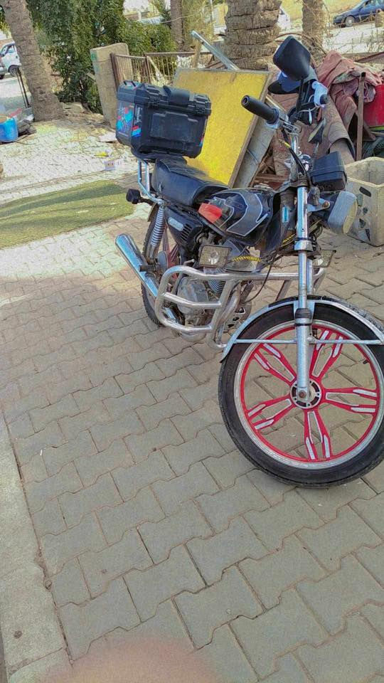 السلام عليكم 
دراجه ايراني اربعه كير موديل 15وراق كامله 5اوراق اصليه كهربائيات شغاله كامله بيها خيط تبخير دراجه نكره سلف دراجه مال جناي 
السعر /٣٢٥وبيها مجال قليل🩵🩵
للاستفسار ***********
