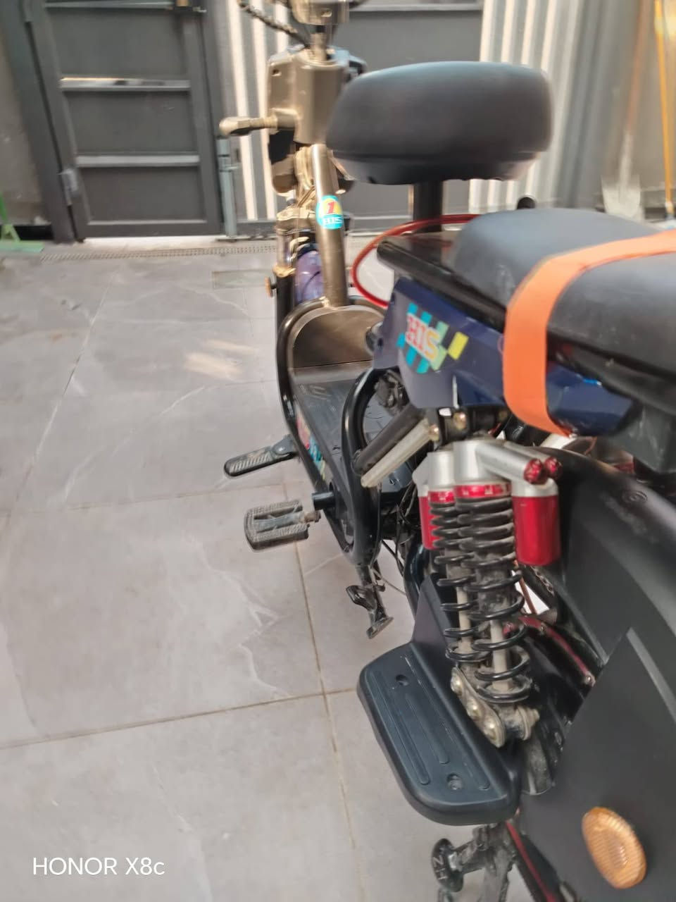 السلام عليكم: دراجه شحن للبيع فول مواصفات موديل 2024حديث 5بطاريات. السعر350.بيها مجال. مكاني ناصريه سوق الشيوخ شراي خاص. او.على الرقم. ***********
