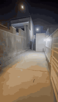 دار للإيجار
دار طابق اول للإيجار في اليرموك حي الداخلية 100 متر يتكون من كراج كبير ودرج للطابق الاول معزول بالكامل الذي يحتوي على صالة ومطبخ وغرفتين نوم كبيرة وصحيات 
علما ان المنطقة مجهزة بكهرباء خصخصة 
التواصل مع صاحب العقار مباشرة على الارقام التالية 
***********
***********
