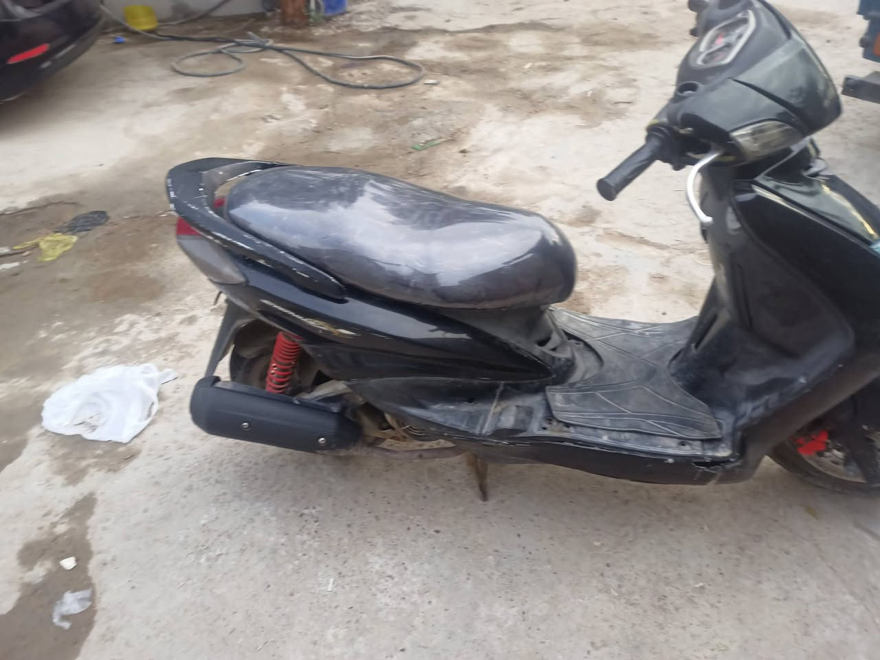 دراجه سكنس نثيه كوري 140 دراجة حلوة ونضيفه بالحقيقه احلى من التصوير دراجه سلف نكره كهربائيات شغاله كلهن بس الكيج مال سرعه واكف وياها كابريتر جديد مابي قطره بانزين دراجه ماخذها قبل شهر ونص ب750 ورايدها ب650 وبيها مجال ومتوازي على بيعتها عندي ضرف مادي وتوازيت مكينتها ناعمه للاتصال *********** بي واتساب مكاني بالحريه
