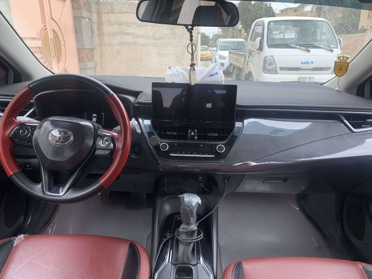 السلام عليكم كورلا بلاك ادشن موديل 2025 بأسمي السيارة ماشية 25كم السيارة مكفولة ماعدا اصبعين بالباب الورة الصدر وترجع BDR  متبين السعر 156 وبيها مجال بسيط مكاني الدورة للاستفسار ***********
