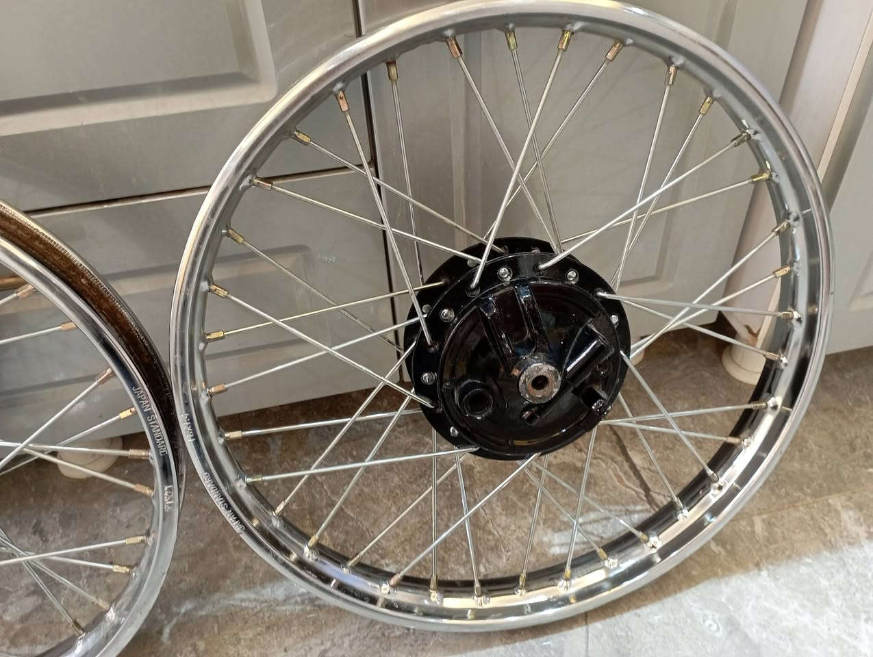 وين أهل الدراجات 4كير ويلات اصلي ايراني شرط النظافه تخم أمامي وخلفي نظافة ميه بلميه نوع الثقيل السعر 50الف ***********
