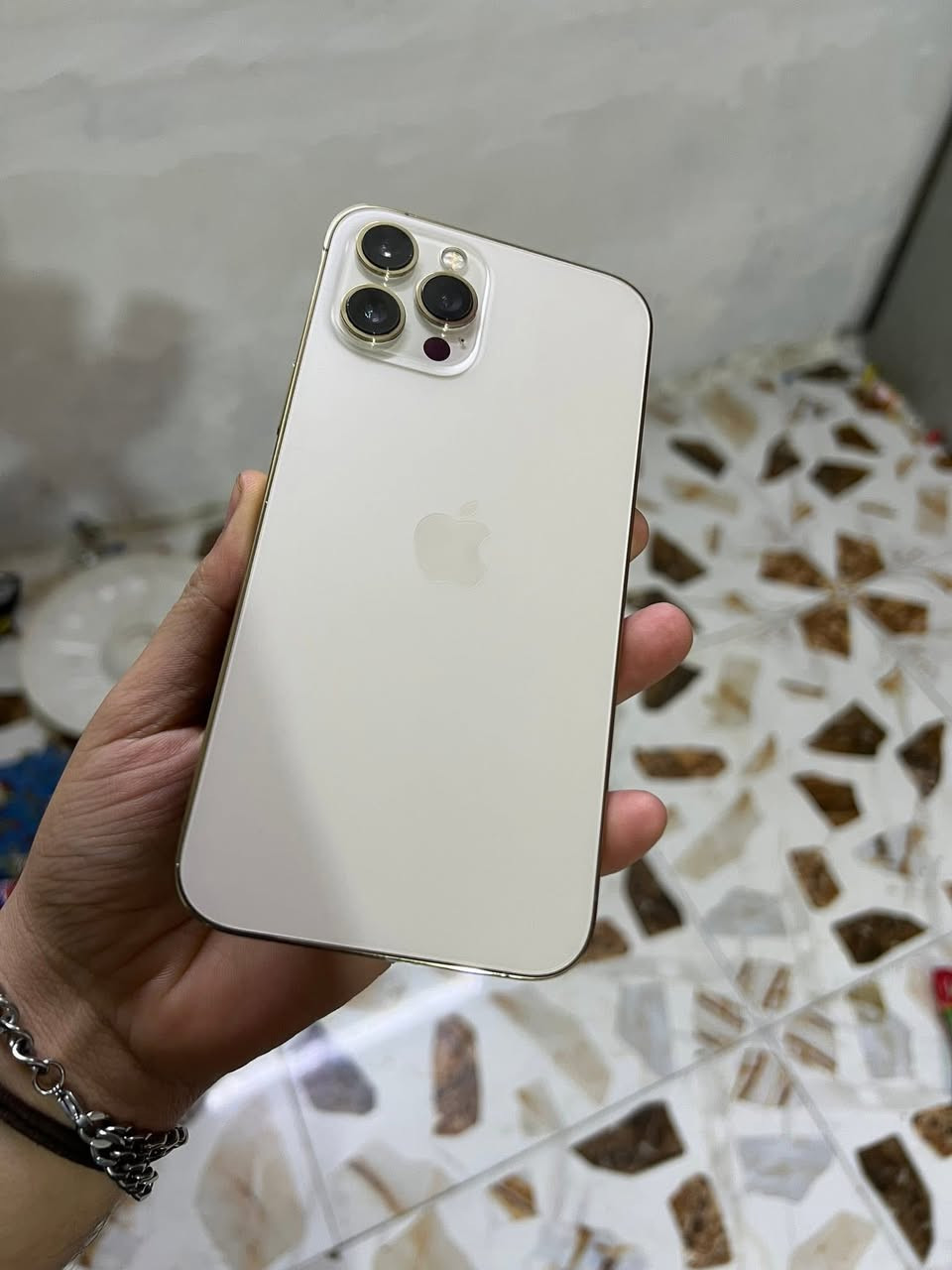 سلام عليكم
12برو ماكس
128بطاريه 77
ألون اذهبي 
ماستر شرق  اوسطAAA
كله شغال كامرات ✅اتصال✅سيمكرت✅واي فاي✅كله شغال مابي مشكله فيس متوقف 
الباقي مكفول وين متريد افحص يرهم مراوس ويرهم بيع 
شاشه 3خيارات مستبدل اصلي 
مكاني بغداد مدينه الصدر راسلني واتساب 
***********السعر 325وبي مجال
