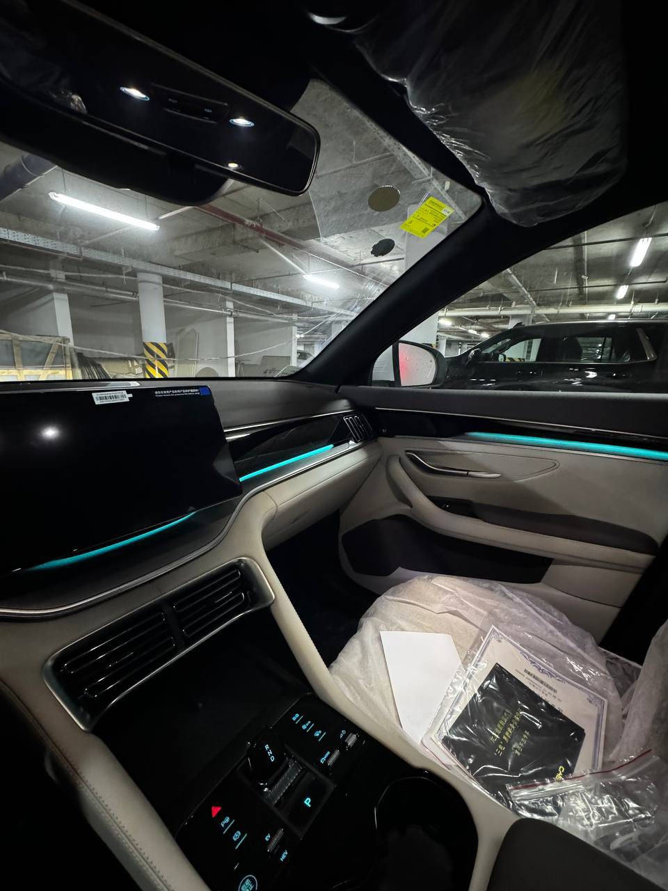 السلام عليكم 
بي واي دي سونك بلاس Byd  فول مواصفات song plus DM-i 2025 
1/1فول مواصفات 

رقم بغداد 

المسافة المقطوعه:- زيرو 

موديل :- 2025
تقطع مسافه في شحنه الواحده 120
بالبانزين 1600
نوع الطاقة: هجينة قابلة للشحن (Plug-in Hybrid)
شاشة عدادات رقمية للسائق
المقاعد الأمامية كهرباء 
فتحة سقف بانورامية 
 13 كامره محيطية
 داش كام
جنطة كهرباء 
تكييف هواء أوتوماتيكي مزدوج المناطق مع مخارج تكييف خلفية ومنفذ شحن USB
تصميم داخلي واسع بخمسة 5 مقاعد وخامات راقية جلد
إضاءة محيطية متعددة الألوان
مصابيح أمامية LED
عجلات ألمنيوم ثنائية اللون مقاس 19 بوصة
عنوان:بغداد 
للأستفسار :- ‭0776 027 8747‬
