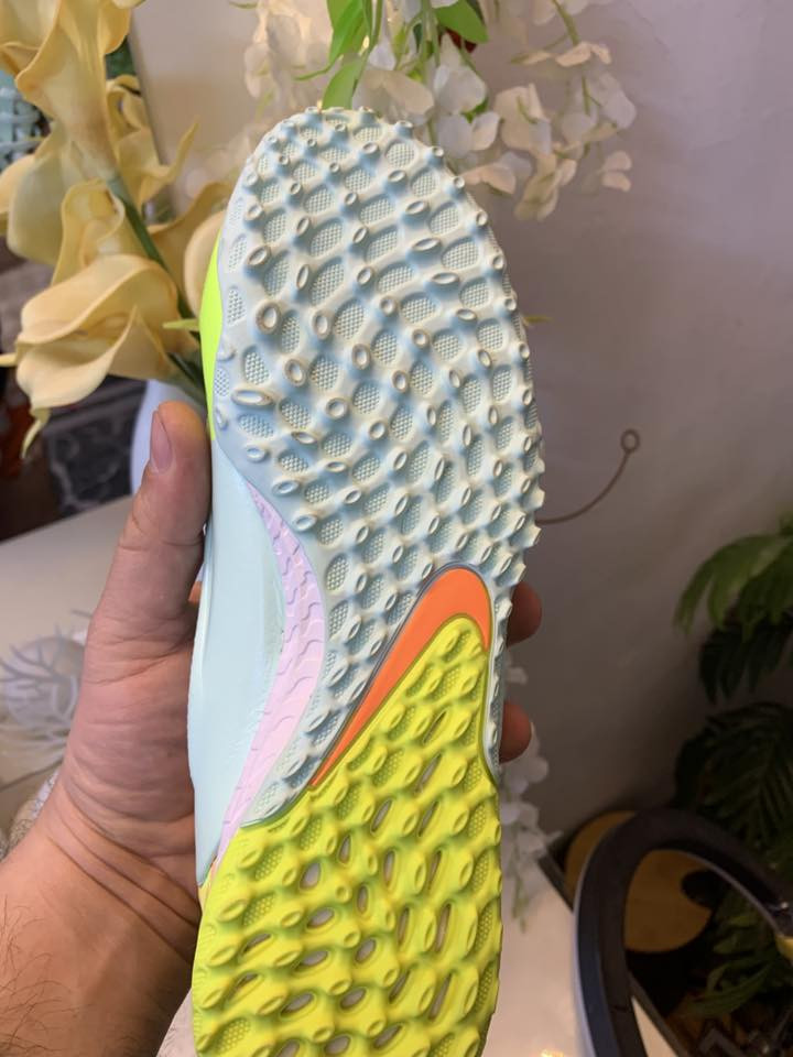 حذاء رياضي تارتان محبب فيتنامي اصلي وعلفحص جديد غير مستخدم قياس 39 السعر 40 الف يوجد توصيل لجميع المحافظات ***********
