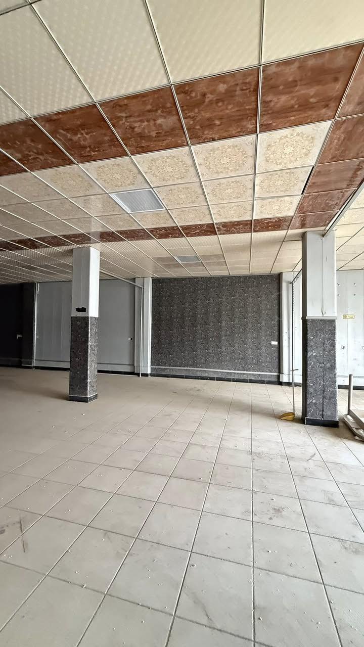 السلام عليكم 

عماره للاجار في تكريت التجنيد 

المساحه 300 متر الواجهه 10 

العماره طابقين مفتوحات 

ترهم شركة او مخزن او ماركت او انشائية 
 
للاستفسار اكثر مراجعة مكتب عقارات السردام 

***********
***********
