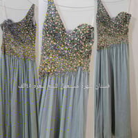 فساتين مستعمله • أسعار مناسبة • تواصل خاص