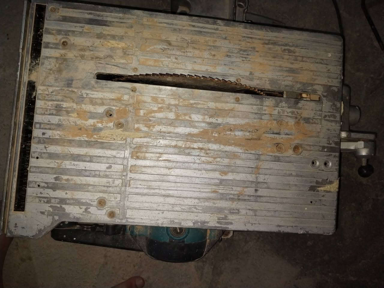 للبيع منشار مجمع (ديسك وطاولة في نفس الوقت) من البراند العالمي الغني عن التعريف Makita، موديل LH1201FL. الجهاز ياباني أصلي ومخصص للأعمال الشاقة ودقة القطع العالية.


**إذا كنت صاحب هذا الإعلان وتريد حذفه لأي سبب، رجاءا أرسل رسالة إلى الدعم الفني**
