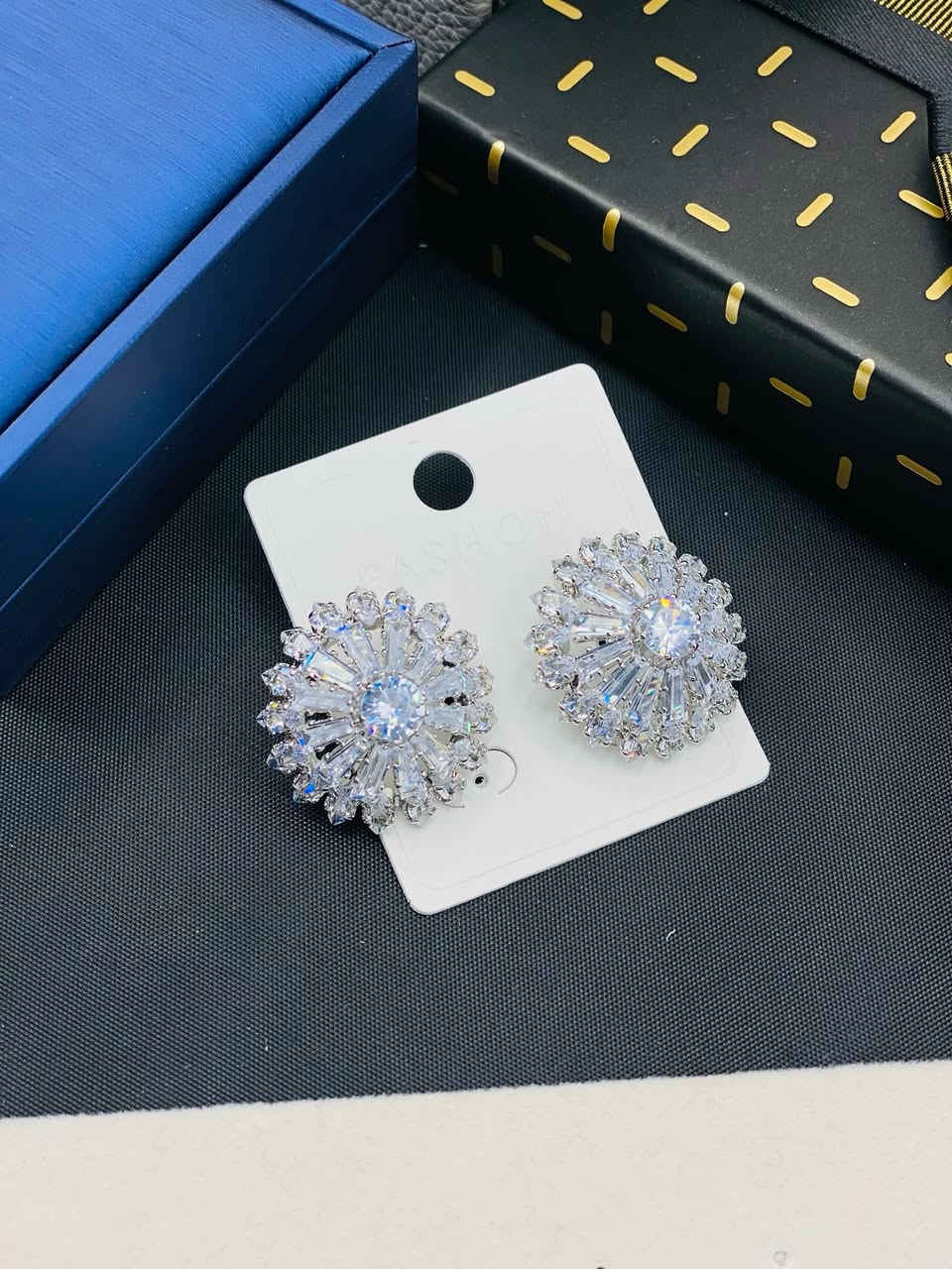 🤍 تراجي زاركون فضي 🤍
لمعة ناعمة تشبه الألماس وأناقة تخطف الأنظار ✨
تصميم راقي يناسب كل الإطلالات
كوالتي عالي – ثابت اللون – خفيفة ومريحة 👌
مثالية للبس اليومي والمناسبات أو كهدية أنيقة 🎁
💍 نتميز بكل ما هو جديد بعالم الإكسسوارات
📩 للاستفسار مراسلة الصفحة
📍 تكريت – مجمع العقيق التجاري مقابل منتزه زيونة
🚚 توصيل إلى كافة محافظات العراق
#تراجي #زاركون #فضة #إكسسوارات #Girly ترند هدايا اكسبلور


**إذا كنت صاحب هذا الإعلان وتريد حذفه لأي سبب، رجاءا أرسل رسالة إلى الدعم الفني**