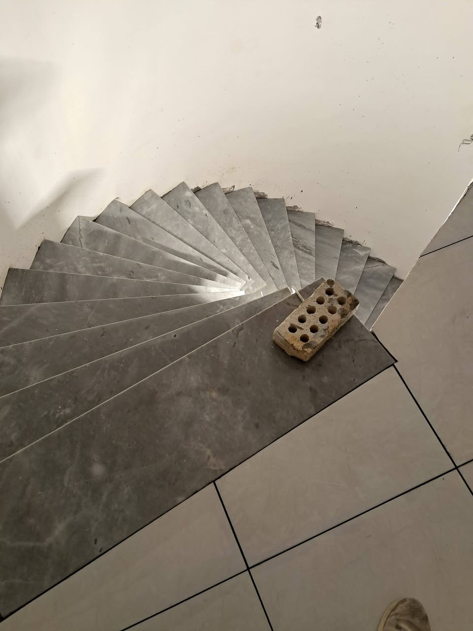 السلام عليكم 
متوفر حاليا كادر سيراميك بورسلين كاشي ومرمر شغل شرط مهندس يرضي الله قبل كلشي الاتصال ع هاذ *********** بي واتساب
