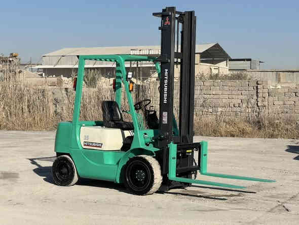 للبيع رافعة شوكية متسبوشي 
طنين او نص جوب عالي 3 حركات يمين + يسار 
كير _محرك_اكسن بشرط  رافعة حاويه بلادي 
سعر 60 $ ورقة او بي مجال 
للاستفسار اتصال*********** 📞
