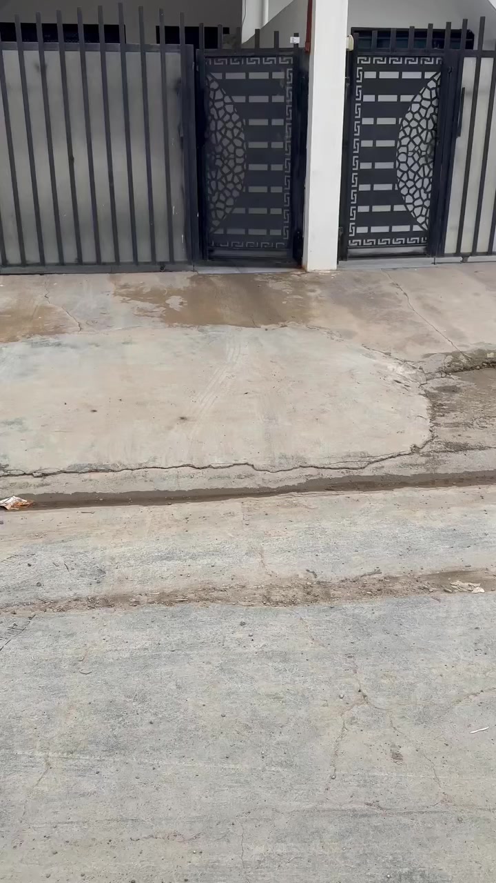 بيت للبيع منطقه حي بدر فرع خدمات ابو كرار بصف مدرسه علي شاهين ١٠٠ متر استفسار على هاذا رقمً***********
