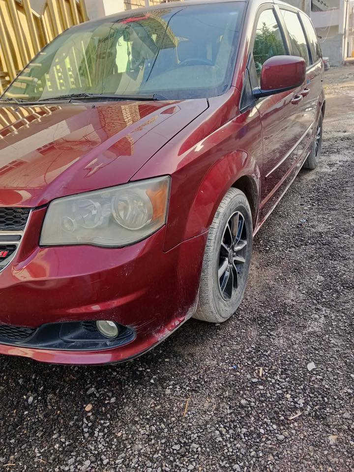 سلام عليكم دوج كرفان موديل 2017 امريكي حادثها دعاميه اماميه بجهت لسترين فقط ايرباك طاك مال سترين كشنات تبريد كله شغال  اي صبغ مابيها السياره سياره مرتبه وحلوه اسفتسار اكثر ***********
