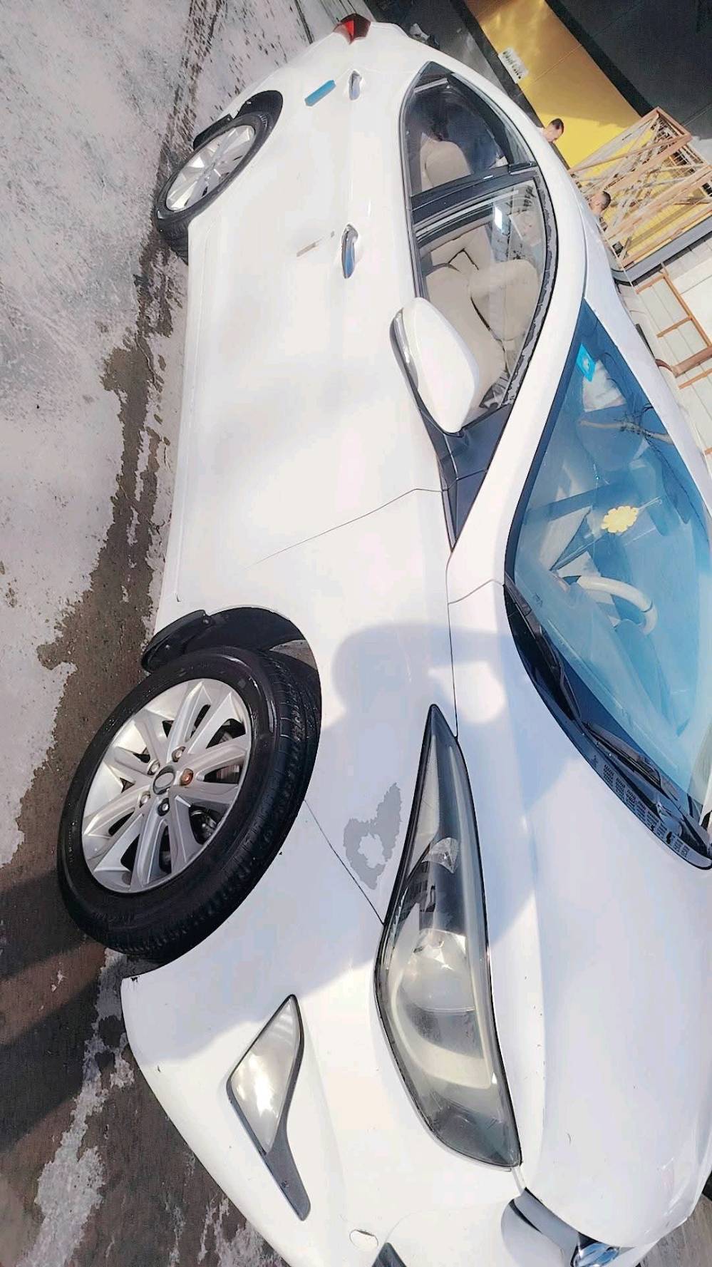 السلام عليكم لنتره خليجية بيها قطعه وحده تبديل فقط سعر السياره 115 وبيها ورقه حك الجية 