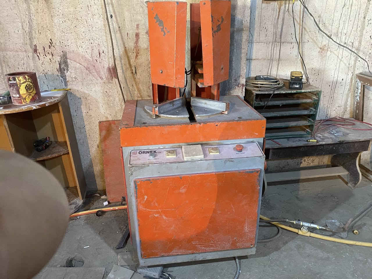 معمل ثري فيز كامل مكمل مع الكمبريسر معمل نضيف او شغال او مابي اي نقص مكاني ديالى بعقوبه السعر 20 ورقه قفله ***********
