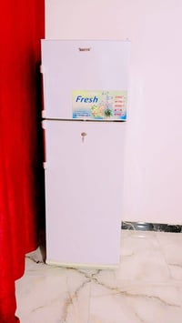 ثلاجه ١٢ قدم • نضيفه جداً • بغداد