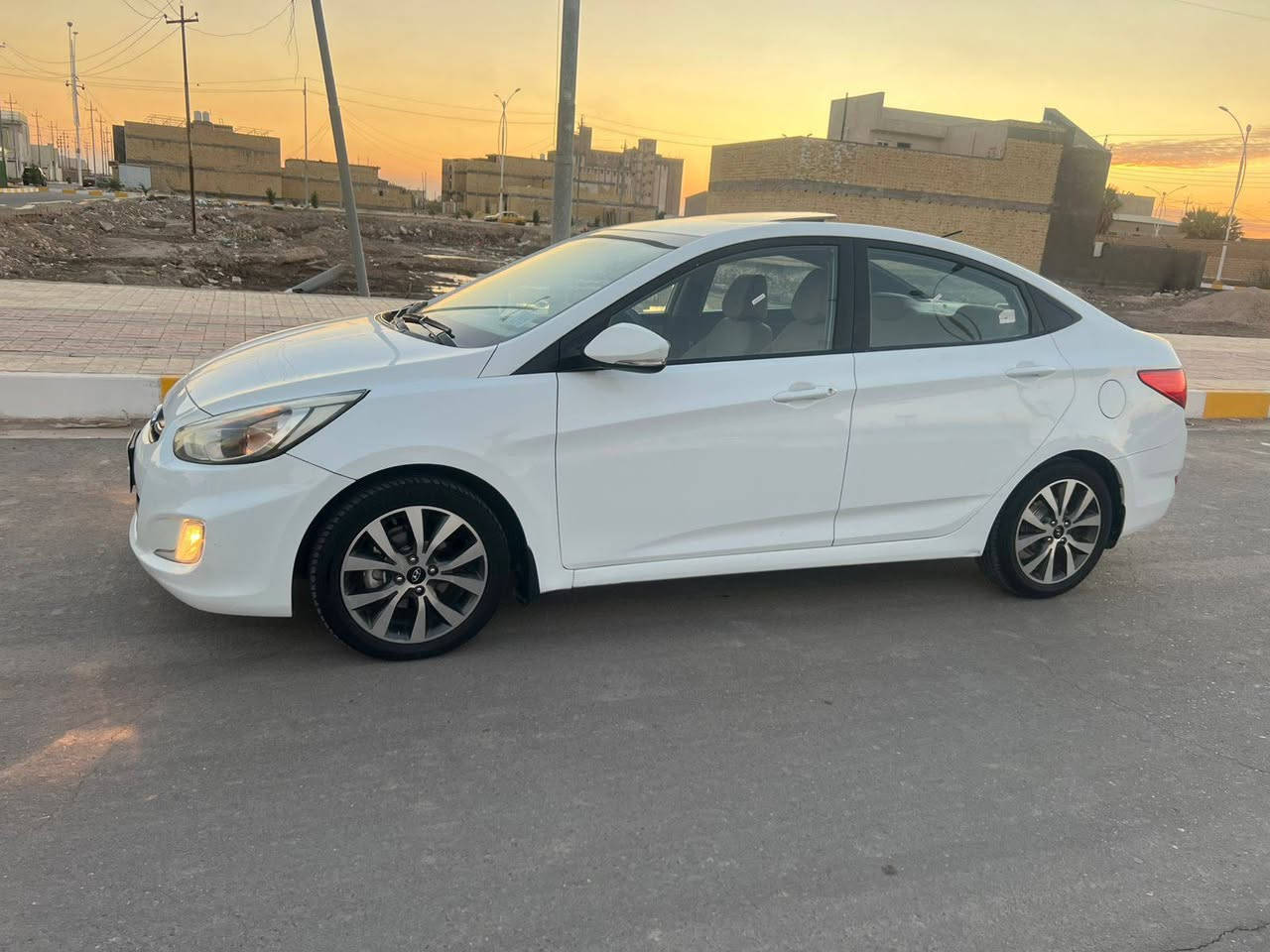 السلام عليكم 
اكسنت 2016 رقم ذي قار تحويل خليجي مكفوله كفاله عامه ضربه وصبغ وتبديل وفتح سيارة جديدة بلكارتون فول مواصفات محرك 1600 كفاله 
السعر 113  وبيها مجال بسيط
الشراي يتصل وبلخدمه 
 *********** مكان السيارة ناصريه مركز
