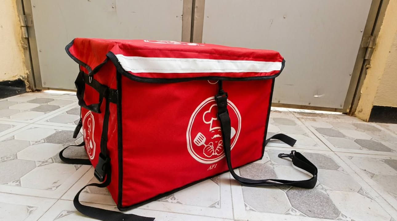 سلام عليكم بكج سايق دلفري
صندوق دلفري نظيف مستخدم قليل
وسوباية خاصة للصندوق 
وستاند موبايل  ينشد على اليدة تكدر تكبرة وتصغرة

السعر.... 25 الف 
العنوان الديوانية-يوجد توصيل 
الرقم *********** او خاص
