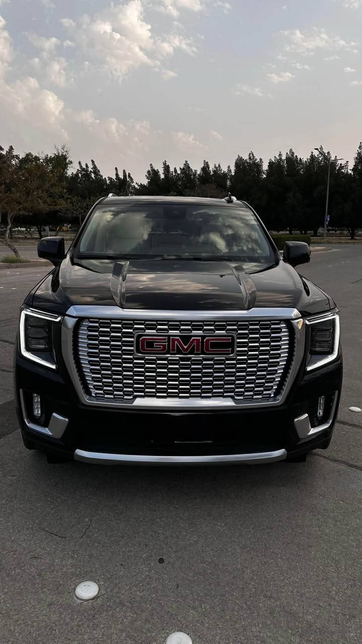 ￼جمسي يوكون دينالي 
موديل :2023
مواصفات 
جكات داتا شو خمسة كاميرات دوسة كهربائية 
ثلاث شاشات كشنات تدفئة تبريد رادار حساسات 
كلين كفاله عام 
ماشية:35.000 
الرقم: ***********
السعر: 635 وبيها مجال موصل, نينوى
