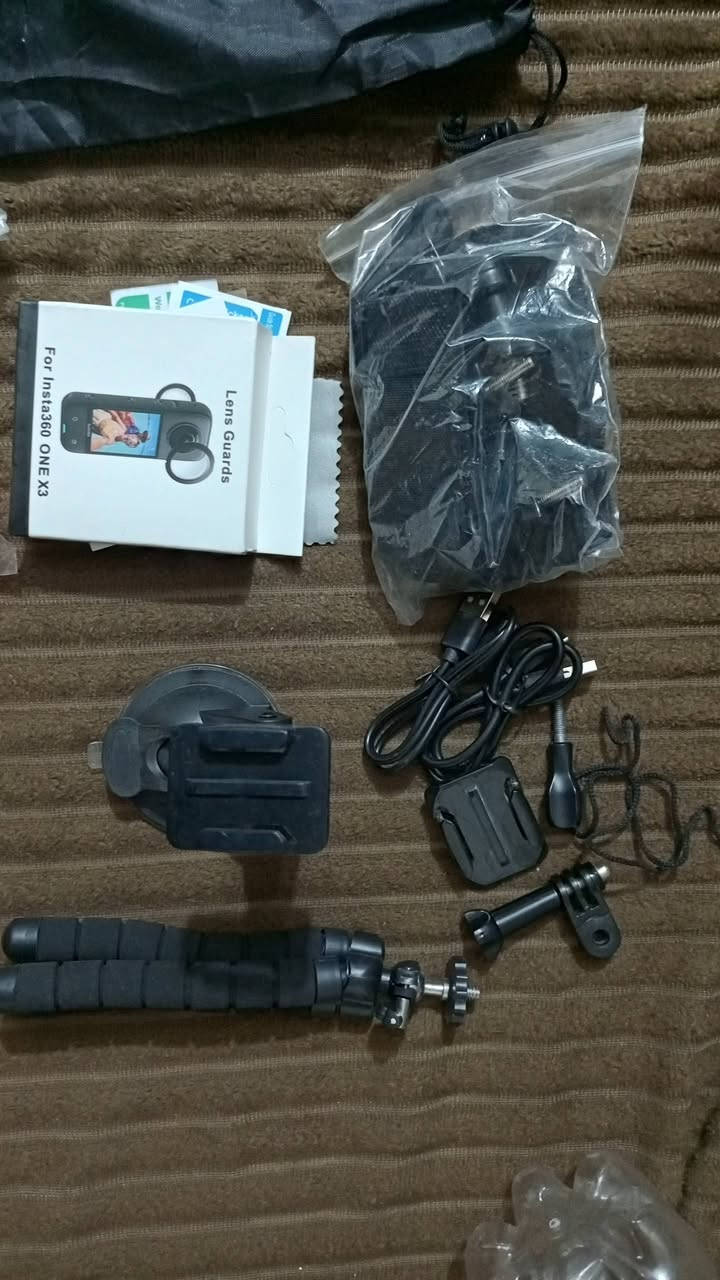 السلام عليكم كامرة insta x3 كاملة من كل نواحي درع حديد و ٣ بطاريات وعلبة شحن و رام 128GB و ادوات تثبيت بانواعها وشاد حماية للعدسات وهم وياها حماية احتياط كل نقص مابيها استعمال كلش قليل سعر 400 وبيه مجال للطيبين مكاني بغداد الشعلة رقم الهاتف *********** بي واتساب هم
