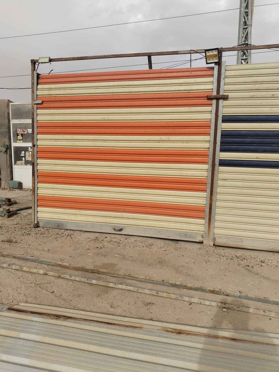 سلام عليكم
كبنك عدد 2
واحد عرض 4 وربع
واحد عرض 3 وربع
اصلي شغالات السمك 0.5
الكفل قريب شركة أمنية الاتصالات
*********** اتصل
ويوجد حديد مربع 3 مليم هواي عندي
