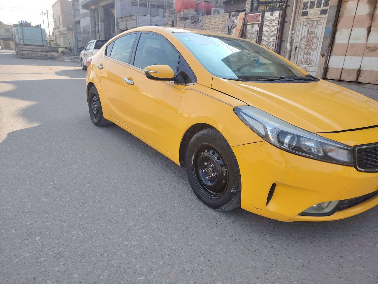 السلام عليكم كيا فورتي 2015 رقم بغداد بأسمي تحويل وين ماتريد السياره بيه بنيد فقط الباقي كفاله لا شاصي  ولا لغد ولا جاملغات كله ليبل واحد عده البنيد مكينه 2000 جديده صار شهر من شديته مكفوله برغي فتح ما بيه  كير at المرغوب  تخم تاير حداديه  موصفات عاديه تحكم ستيرن ٣ انضمه قياده شاشه صغيره العنوان بصره خمسه ميل السعر  ١٠٥ وبيه محال قليل ***********
