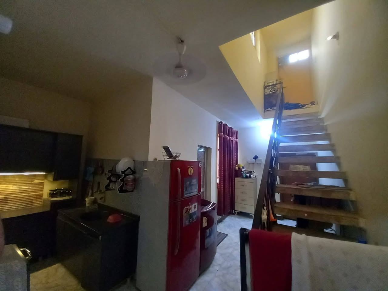 سلام عليكم مرخصة الادمن بيت حي البساتين الظباط مساحة ١٠٠ ٣ نوم صالة حولي حمام تواليت٢ طابو صرف سكني بيت يحتاج لة ترميم ستفسار الاتصال للرقم ***********بي واتساب
