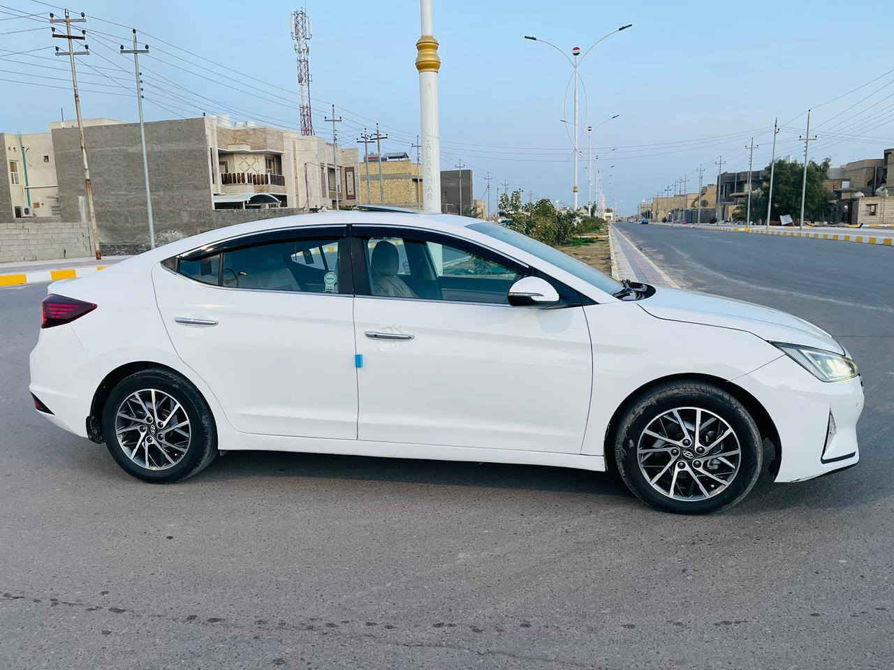 السلام عليكم سياره النترا 2020 للبيع خليجي شركه 
فول مواصفات ✅
 محرك 2000 دوش بصمه
 فتحه سقف ويل كروم ترحيب بيها باب مرشوش تجميل لد نهاري زنون✅ شاشه كبيره كاميرا خلفيه حساسات مكان ناصريه السعر نتصال الاستفسار اكثره‍. ***********
