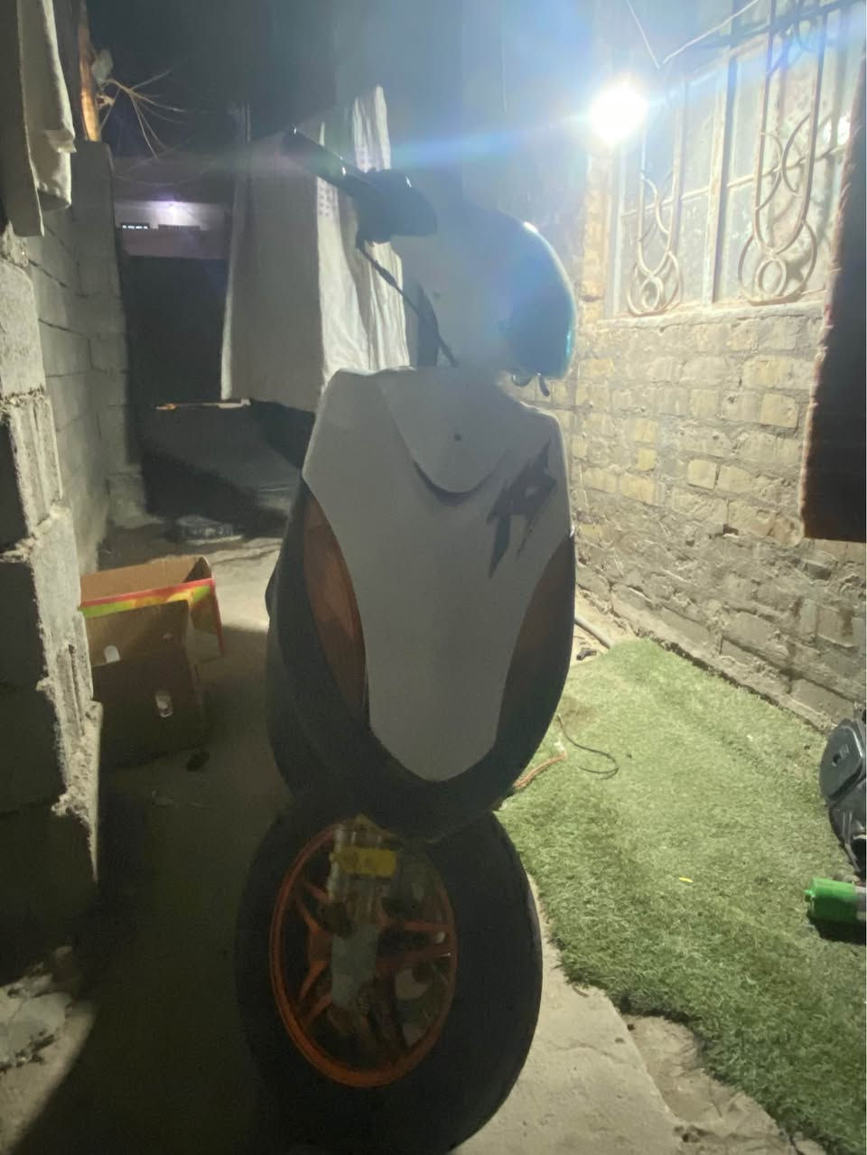 السلام عليكم دراجه ماكس عدله ١٢٠ دراجه حلوه مثل مشوفون بل صوره يرادلها ترتيب جم شغله السعر 350 وبيها مجال  المكان بغداد الدوره *********** متواجد واتساب بغداد, العراق
