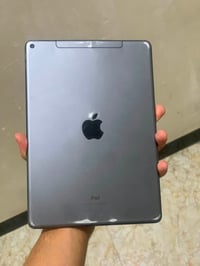 ايباد الجيل الثالث • شاشة ١٠.٥ • ٦٤جيجا