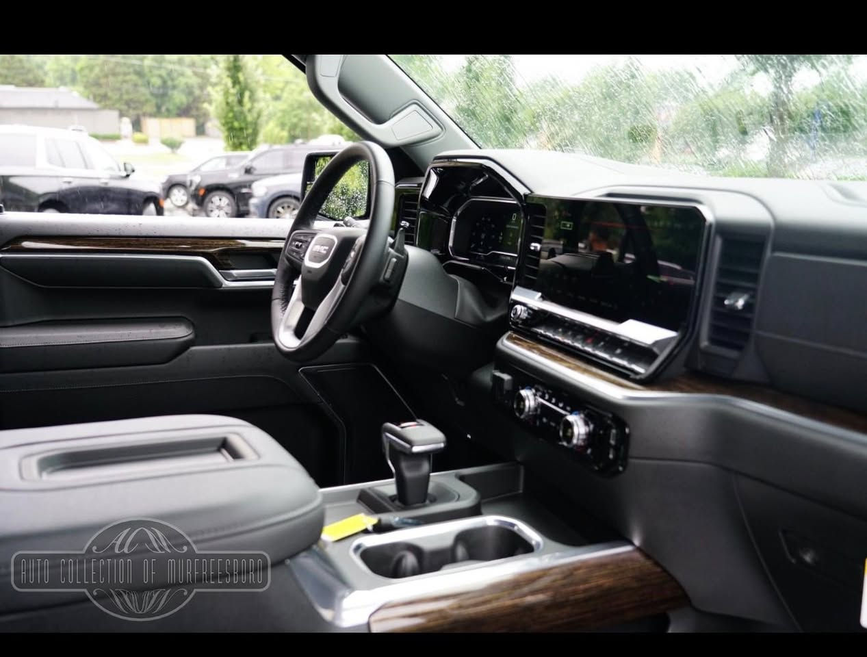 السلام عليكم
GMC SIERRA ELEVATION 2022
محرك DURAMAX DIESEL
السيارة مرفعة و جاهزة من كلشي و نصبتهه جديده و حلوة و لون مميز
الضرر خلفي بباب الصندوق  و البوكس 
رقم دهوك بأسمي 
السعر ٢٤٥$ 
السيارة كلش حلوة و ما تتقارن بالمهجومات والي ياخذهه ما يصرف عليهه اي شي لأن ع ايدي و ما مخلي بيهه اي نقص
مكان السيارة بصرة
رقم الهاتف ***********
