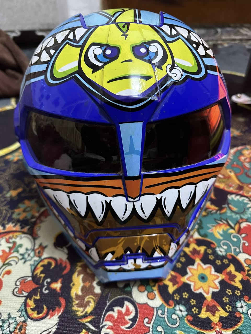 خوذه للبيع موشمه اصليه السعر 50 وبيه مجال  مكاني واسط الصويره رقمي *********** رقمي
