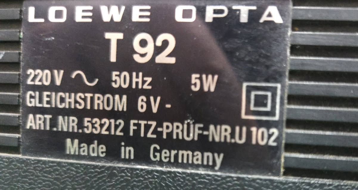 للبيع راديو قديم وأصلي من شركة Loewe Opta الألمانية

قطعة مميزة لعشاق الأجهزة الكلاسيكية والديكور القديم. . تصميم كلاسيكي جميل . صناعة ألمانية أصلية . يحتوي على عدة موجات (FM/M/LW / KW)

النظافه جيده
للتواصل خاص


**إذا كنت صاحب هذا الإعلان وتريد حذفه لأي سبب، رجاءا أرسل رسالة إلى الدعم الفني**