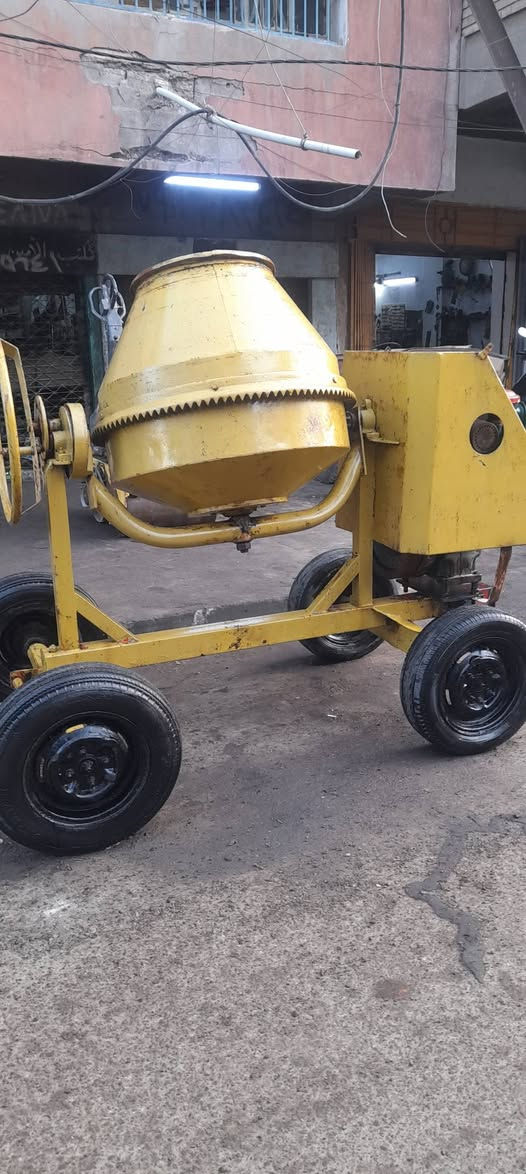 سلام عليكم خباطة جاهزة للعمل مكان بغدادساحت طيران هاتف ***********سعر٩٠٠
