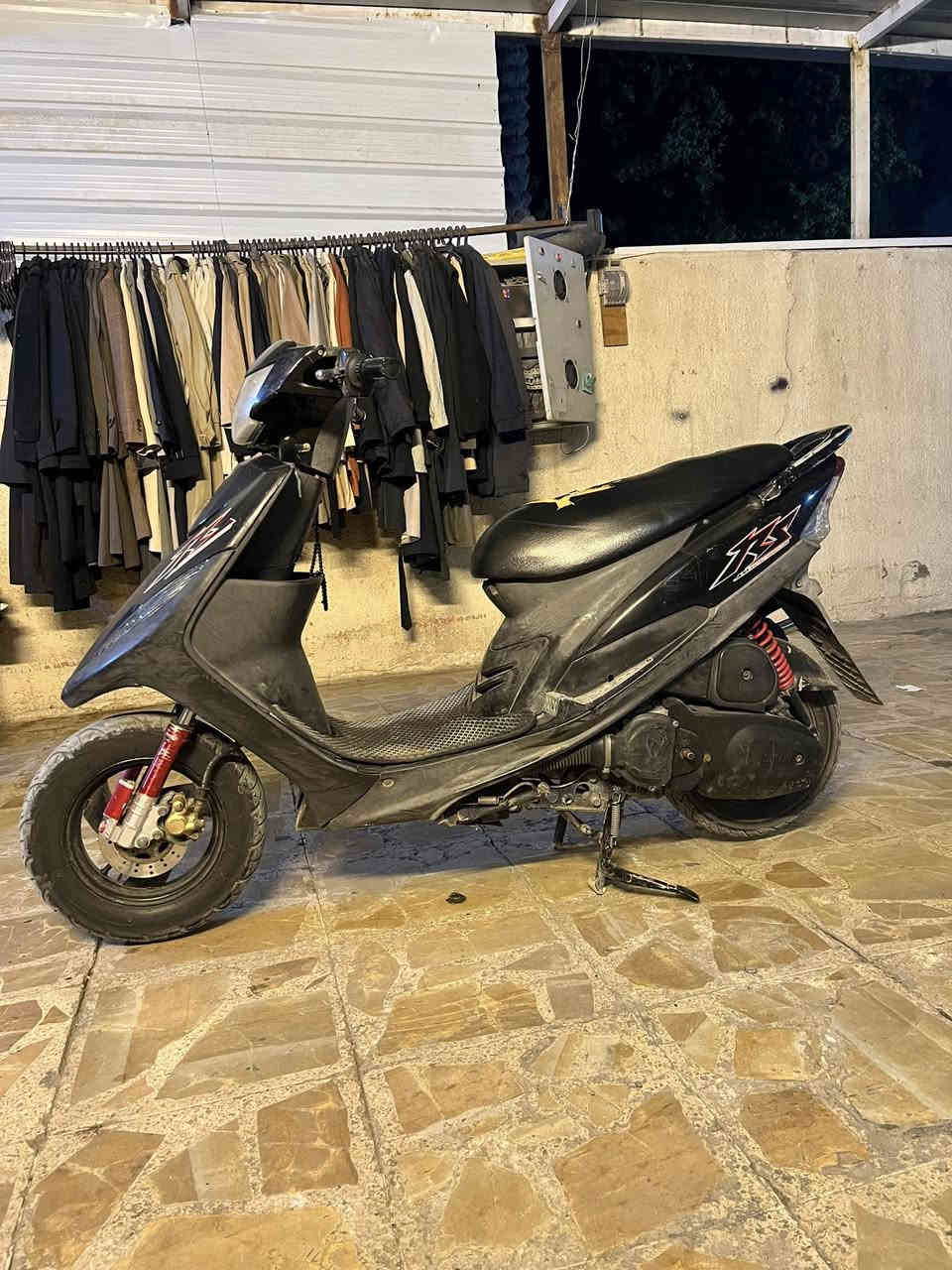 دراجة ماكس عدلة للبيع دراجة نضيفة محرك وكفر بلادي صالنصة إف إم دبل رياضي امامي دراجة ملحة احلة من الصور شلعة أو معدل 
مكان بغداد البلديات 
الرقم ***********
السعر 650او بيها مجال
