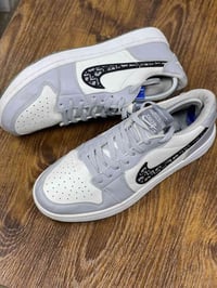 حذاء Dior x Air Jordan 1 Low، تعاون حصري ومحدود الإصدار بين علامة الأز...
