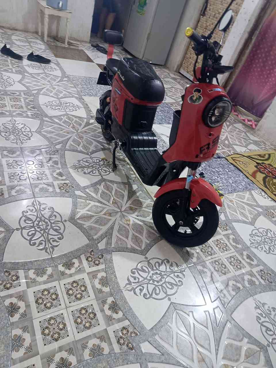 دراجه للبيع ار 9 دراجه نضيفه تاخذه وتدعيلي باترايت صالي شهر من شديتهن ليثيوم 32 جدد تايرات زوج جدد هم دراجه حلوه تواصل ***********
