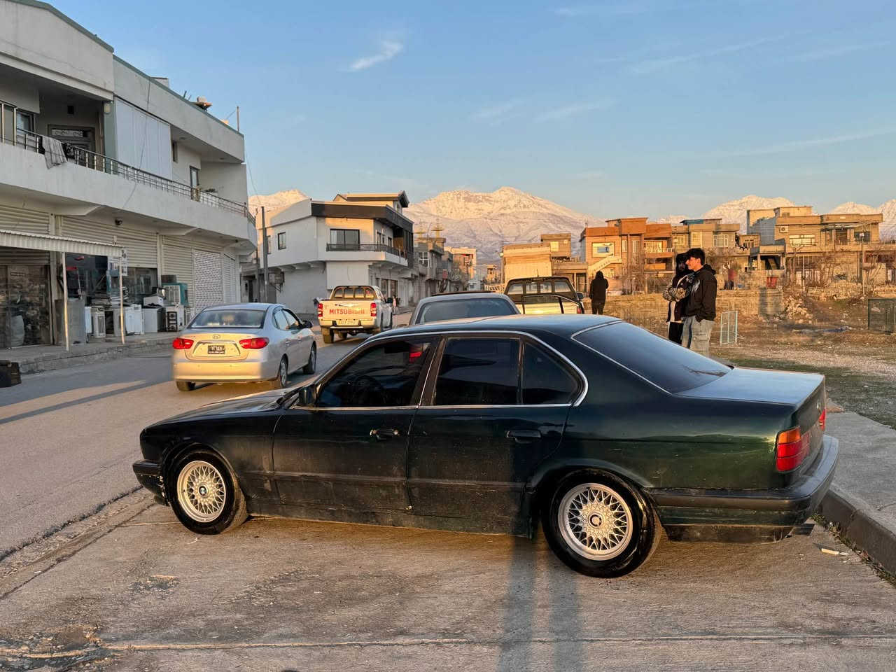 سەرەتا بەناوی خوا 
علوج هیچی لەگەڵ نیە ماڵی مەدەنیو موسوبراوە بەشەرت
٦ کەلە 
سڵاید 
کوشن جڵت 
گەرمیو شتی مەزبوتە 
یەک چەملەخی دواوەی ٥ پەڵە دەعدیلە دەنا دەعم نیە
مەکینە کەپس گێر عادی 
کارەبایەتی هەمو ئشدەکا 
مەسرەفی نیە زۆر بێکێسەو تندوتۆڵو نەرمە 
مەکینەو گێر ئەکسل بەشەرت  
سەعری ٢٥ گەڵاو تۆزێک مەعەمەلە 
موشتەری نی نامە مەنێرە 
شوێن قەڵادزێ
*********** بشدار, السليمانية
