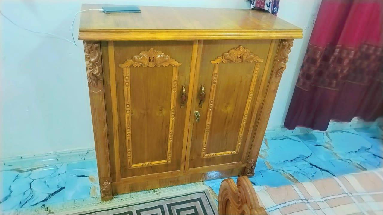 السلام عليكم غرفة أخشاب مستخدمة للبيع مشتريهة ب٣ملاين سعرهة مليونين أو بيهة مجال قليل مكان بغداد ***********
