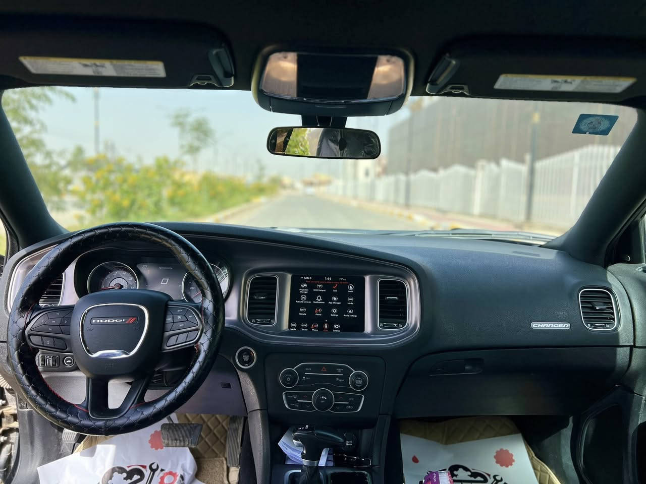 السلام عليكم
للبيع جارجر 2023 أصل
الضرر : تقرير تعمل وتسير 
العداد : حالياً ماشيه 15 ألف ميل 
السياره جديده وكامله من كلشي مابيه نقص ابد وبأسمي تحويل ثاني يوم 
3600 v6 
رقم ذي قار مميز 
اللون أسود
السعر 270$ وبيه مجال 
واتساب او اتصال ***********
