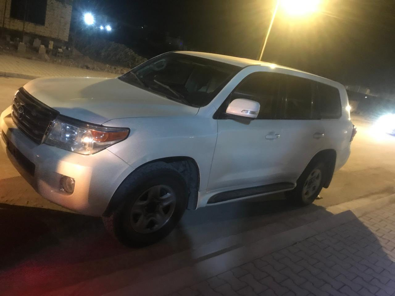 السلام وعليكم
ادوات ادوات ادوات 
للبيع لاندكروز جكسارة مصفح بلاد السيارة موديل ١٣ كير مكينة حدادة تبريد تايرات كلة جديد ومكفول السيارة حلوى وجاهزة مكفولة عشاير وسرقة المكان بصرة فقط بيع بدون مراوس ***********
