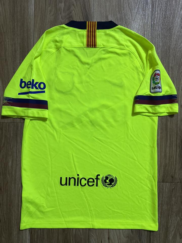 قياس سمول ميديم اصلي وكالة ✅
توصيل متوفر لجميع العراق


**إذا كنت صاحب هذا الإعلان وتريد حذفه لأي سبب، رجاءا أرسل رسالة إلى الدعم الفني**