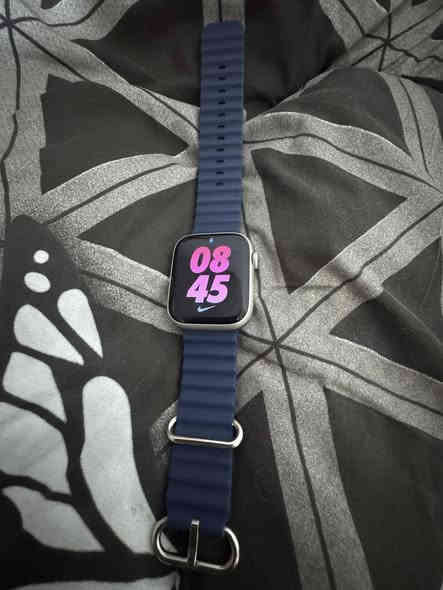 سلام عليكم  
ساعه ابل جيل 7 نايك 
بطارية 85  
 + شاحنه اصليه تايب سي 
السعر ثابت 200   
مكاني بغداد الجديده  ومتوفر توصيل 🚚 
***********
ساعه بدون كارتون
