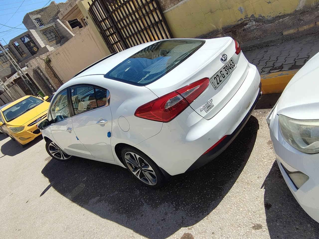 كيا سيراتو 2014 خليجي
سياره جديده بلكارتون 
ماشيه 99 الف حقيقي
سياره استخدام شخصي على ايدي تخم تاير جديد حداديه جديده
مكينه 1600 دوش 
تاريخ انتهاء السنويه 2029
 فول مواصفات 
شاشه 
كامره 
لد امامي خلفي
حساس امامي خلفي
شفتات
ثلاث انضمه للقياده
فتحه
مري شفط
فول تحكمات 
تبريد قطعتين 
شاشه اعطال 
بعد بيها هواي مواصفات  
🔴السعر 130 وبيه مجال بسيط
🔴للاستفسار الاتصال عبر الرقم:
***********
🔴ملاحظه /  السونار مرفق في المنشور
🔴مكان تواجد السياره الديوانية
