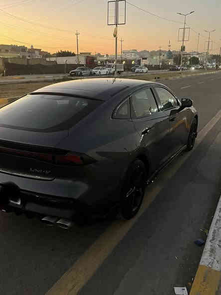 السلام عليكم
للبيع شانجان يوني-ڤي 2025 فئة السبورت — مواصفات كاملة ومميزة:

المواصفات الميكانيكية

محرك 2000 توربو بقوة 229 حصان

گير 8 سرعات AT

وضعيات قيادة: إيكو – نورمال – سبورت – سمارت + زر سوبر ريس (وضع السباق)

المواصفات الخارجية

بانوراما

جناح كهربائي

كزوز رياضي مع 4 فتحات صالونصة

إضاءة LED أمامية وخلفية

ويل 18 رياضي + إطارات كونتيننتال

مرايا جانبية كهربائية قابلة للطي

لون رصاصي غامق مميز

الأنظمة الذكية والأمان

تحديد مسار + تحذير مغادرة المسار

رادار أمامي + حساسات أمامية وخلفية

بريك تلقائي مانع تصادم

كاميرات 540°

داش كام تسجيل تلقائي

قيادة شبه ذاتية

مراقبة ضغط الإطارات TPMS

وسائد هوائية متعددة

الداخلية والراحة

نظام صوتي SONY (10 سماعات + دمام خلفي)

مقاعد رياضية جلد بلونين

تبريد مقاعد

المقاعد الأمامية تحكم كهربائي

تحكم ستيرن 4 اتجاهات + ستيرن رياضي Double-D

شفتات سرعة

تبريد أمامي وخلفي

إضاءة محيطية متعددة الألوان

زجاج أوتو مع فتح/غلق من الريمونت

شاشة ترفيه 12.3 إنش + عدادات رقمية 10.25 إنش

أبل كار بلاي + أندرويد أوتو

شحن لاسلكي

معلومات إضافية

ماشية 13 ألف فقط (قابلة للزيادة)

على وضعية الشركة

مكفولة من الضربة والطخّة والصبغ

السيارة حرّة / رقم بغداد

السعر: 29 مليون

للاتصال: ***********
