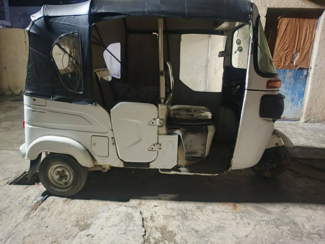 تكتك 21 شهر 11 مكفولة كفالة عامة السعر 7300 أو بيهة مجال***********
