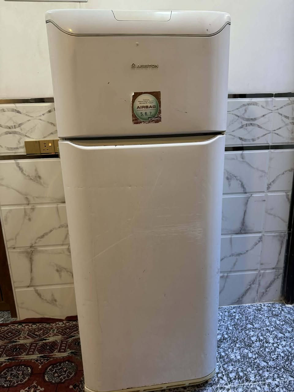 السلام عليكم ثلاجه للبيع السعر
200وبيهاا مجال العنوان يارمجه الشرقيه قرب جامع احمد الجريسي رقم الهاتف ‏‪0751 005 1871‬‏
