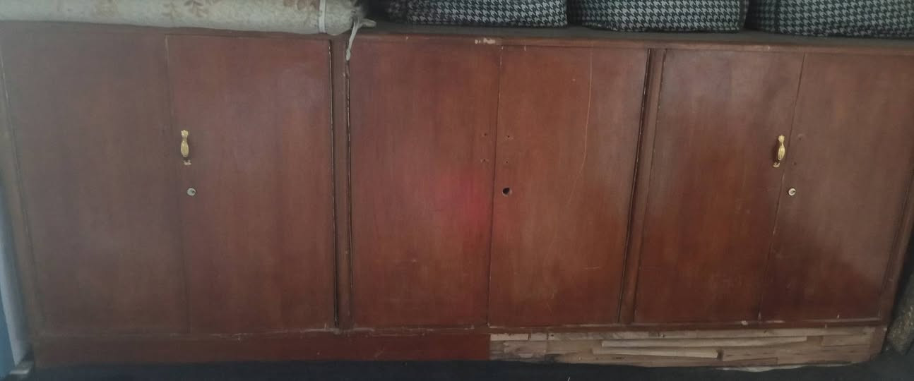 السلام عليكم ورحمة الله وبركاته اغراض مستخدمات للبيع كلهن ب900 وبيهن مجال المجمده اي عطل مابيها والكاونتر كدامهم اللي يحب يتواصل على الرقم ***********
