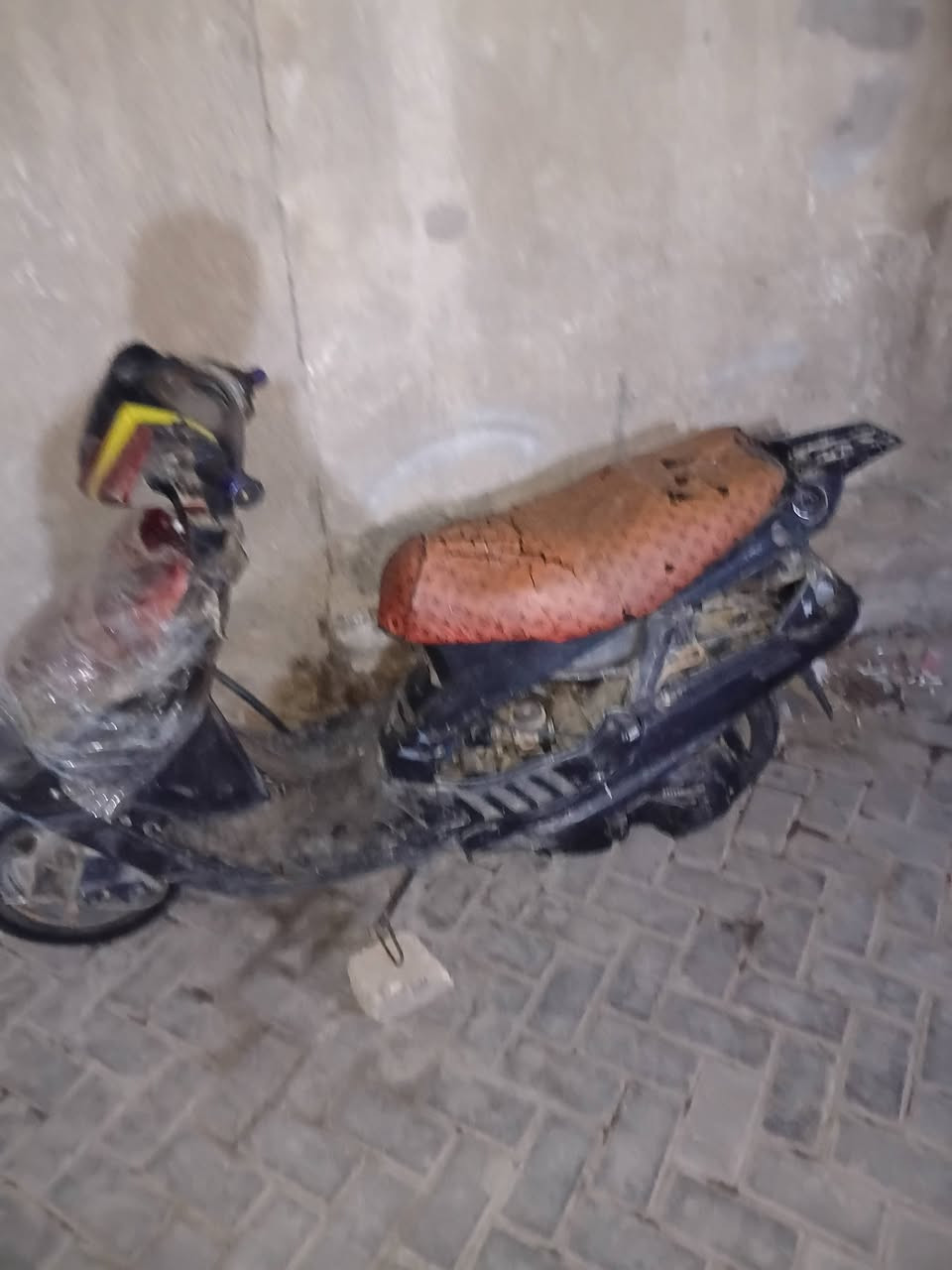 السلام عليكم دراجه فراشه تجفيت جديد كامله كلشي مناقصهه بس كابريتر وهندر مو سلف سلف بس باتري السعر ب 125 مكاني بغداد الشعب رقمي *********** بس واتساب
